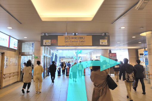 ピラティス・ EMS専門スタジオ Evolv(エボルブ)成城学園前店へは小田急線成城学園前の中央口改札から出口へ